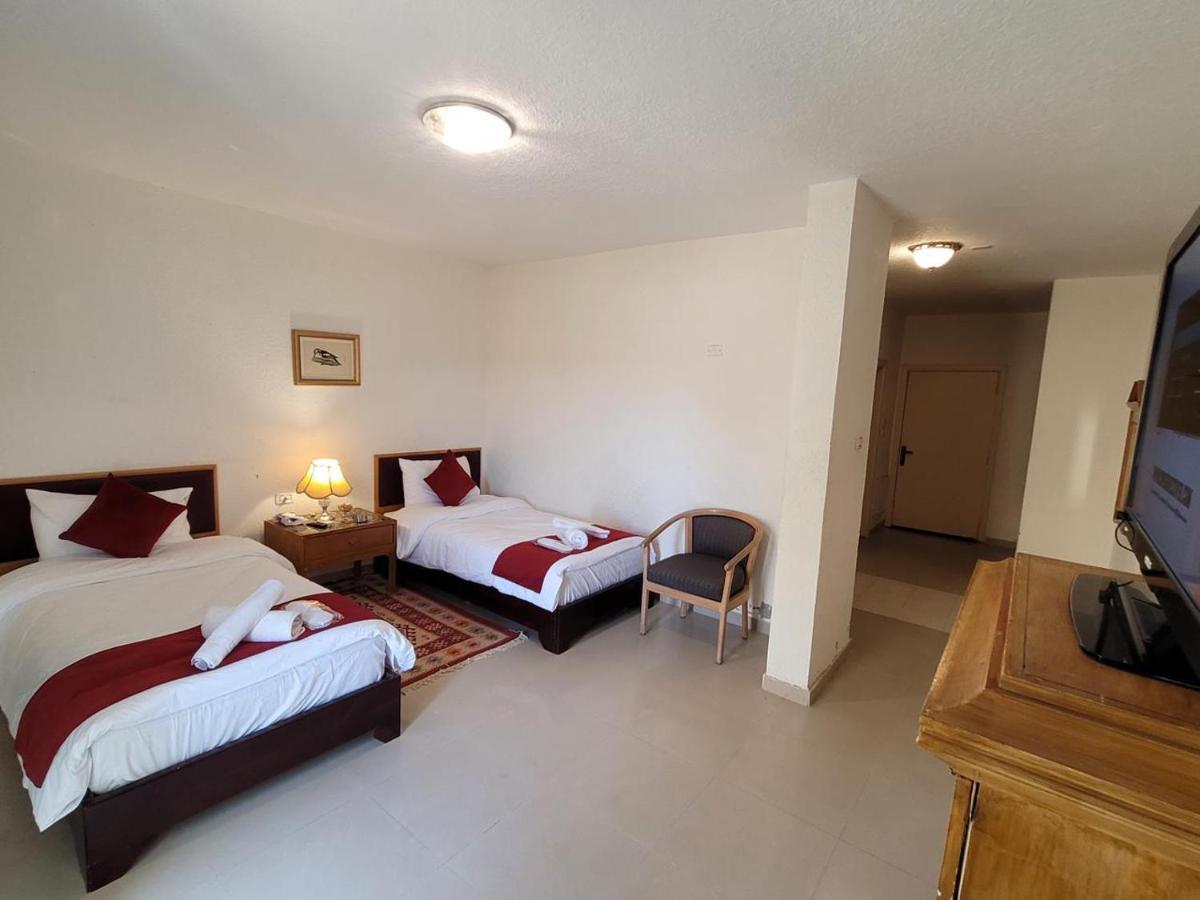 Petra Home Hotel Wadi Musa Exterior photo