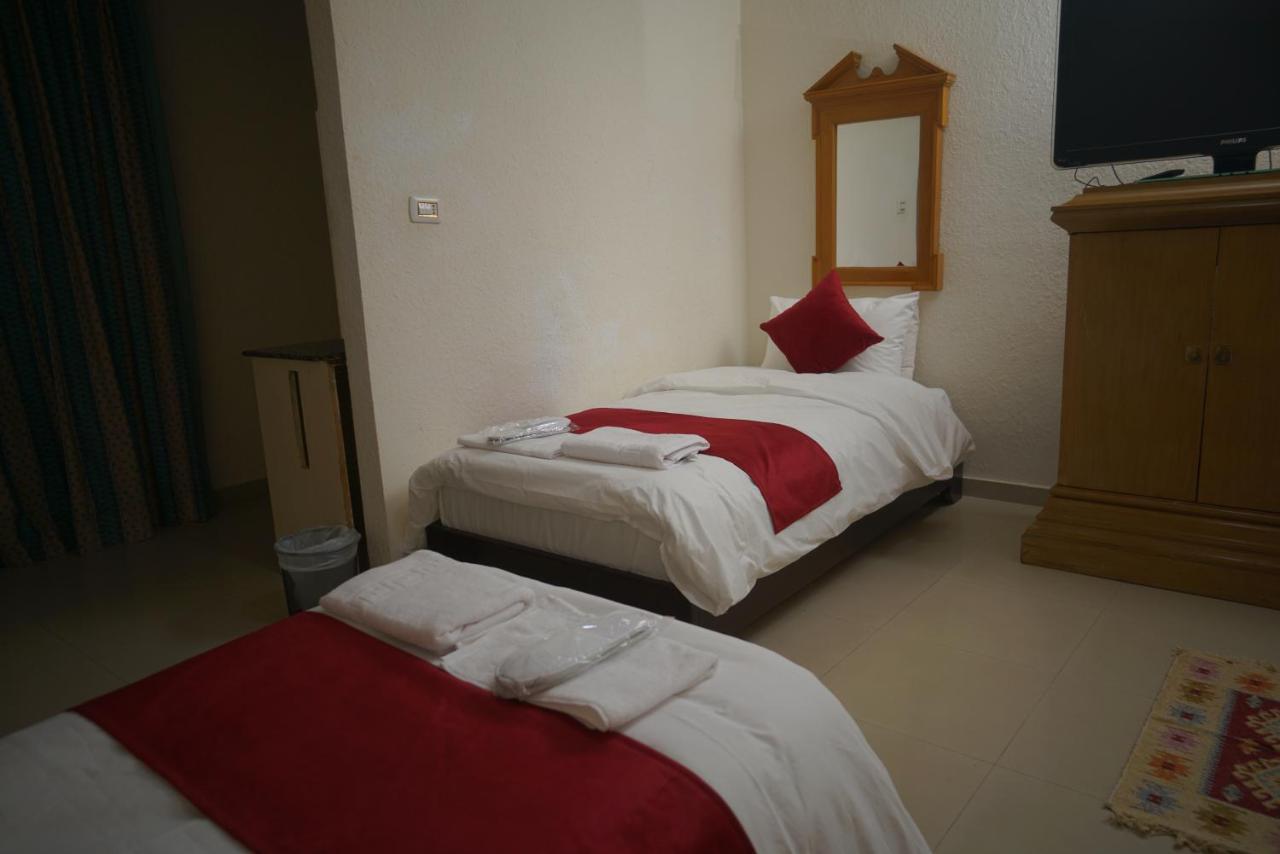 Petra Home Hotel Wadi Musa Exterior photo
